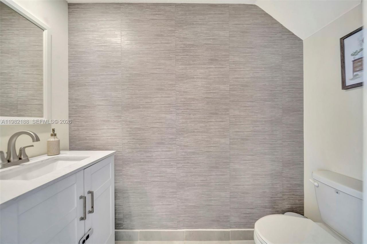 11295 W 34th Way , Hialeah Gardens, FL 33018 Photo