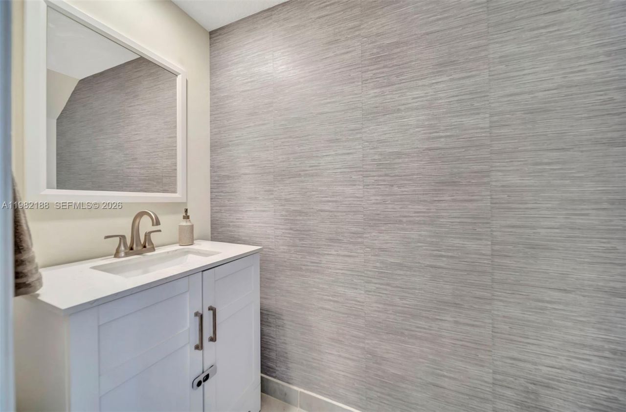 11295 W 34th Way , Hialeah Gardens, FL 33018 Photo