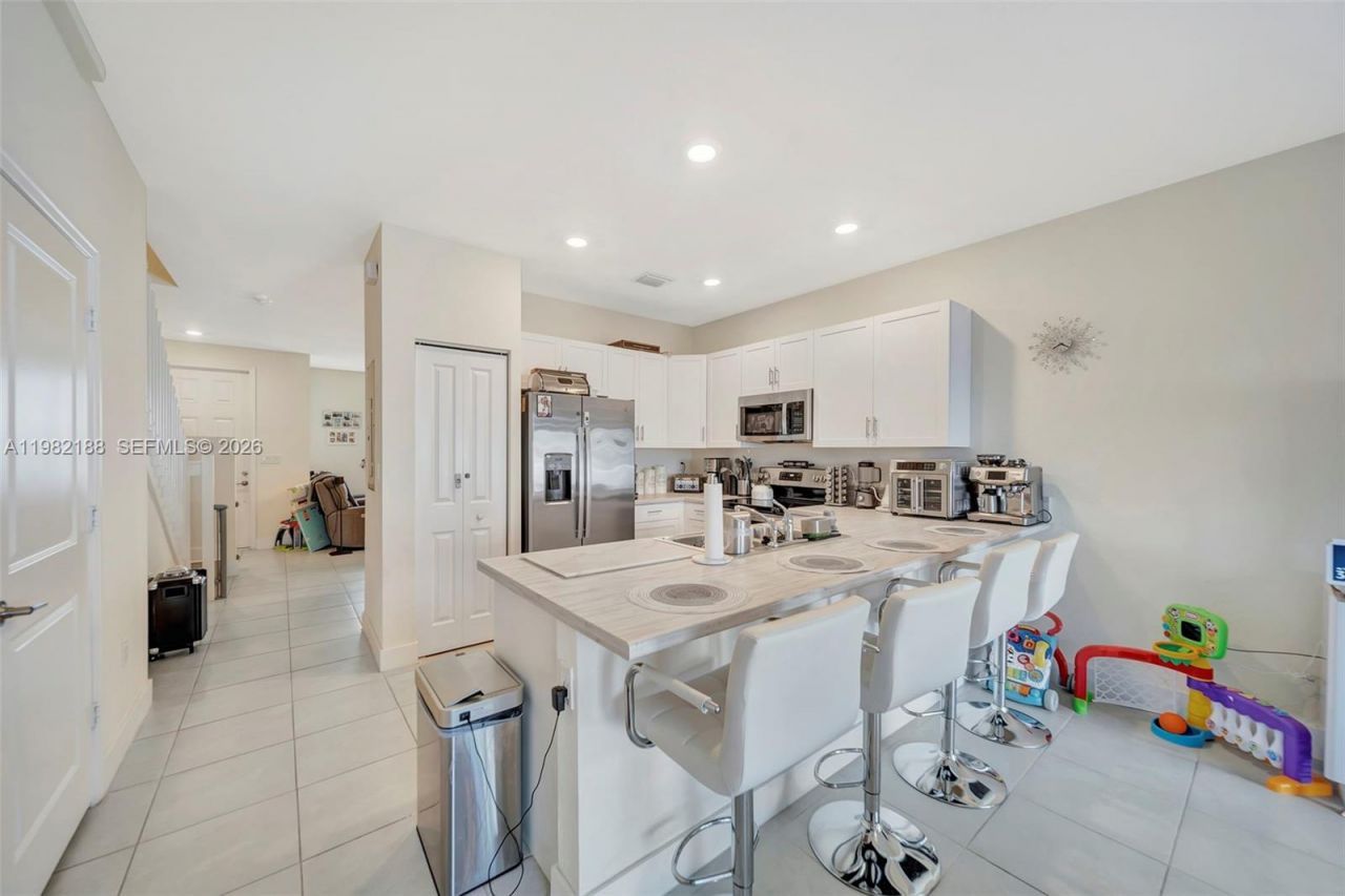 11295 W 34th Way , Hialeah Gardens, FL 33018 Photo