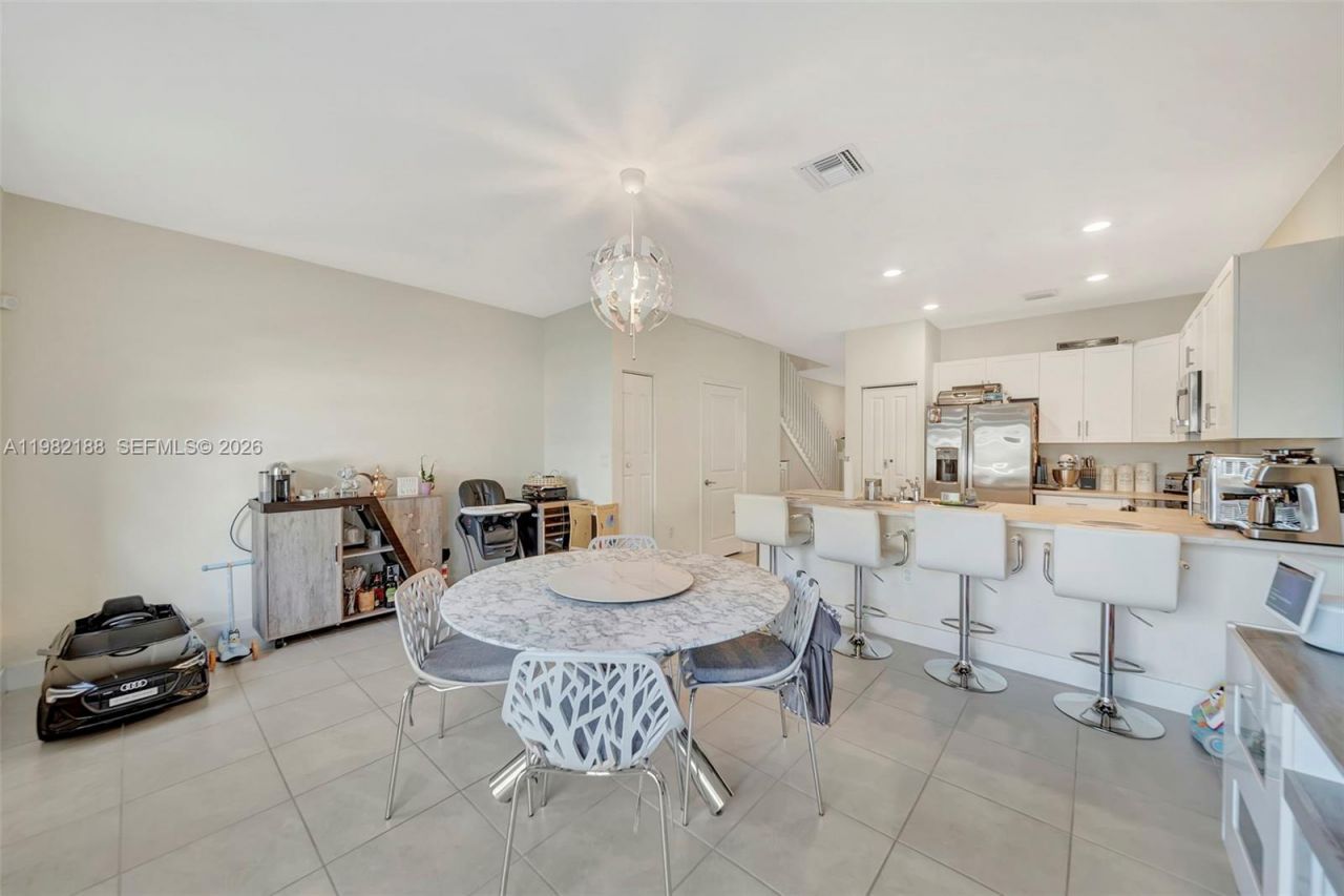 11295 W 34th Way , Hialeah Gardens, FL 33018 Photo