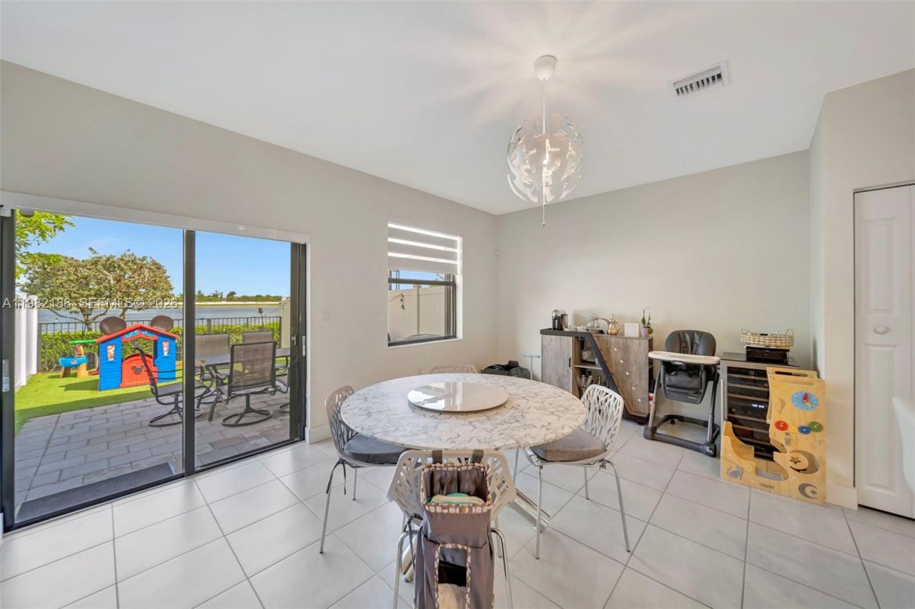 11295 W 34th Way , Hialeah Gardens, FL 33018 Photo