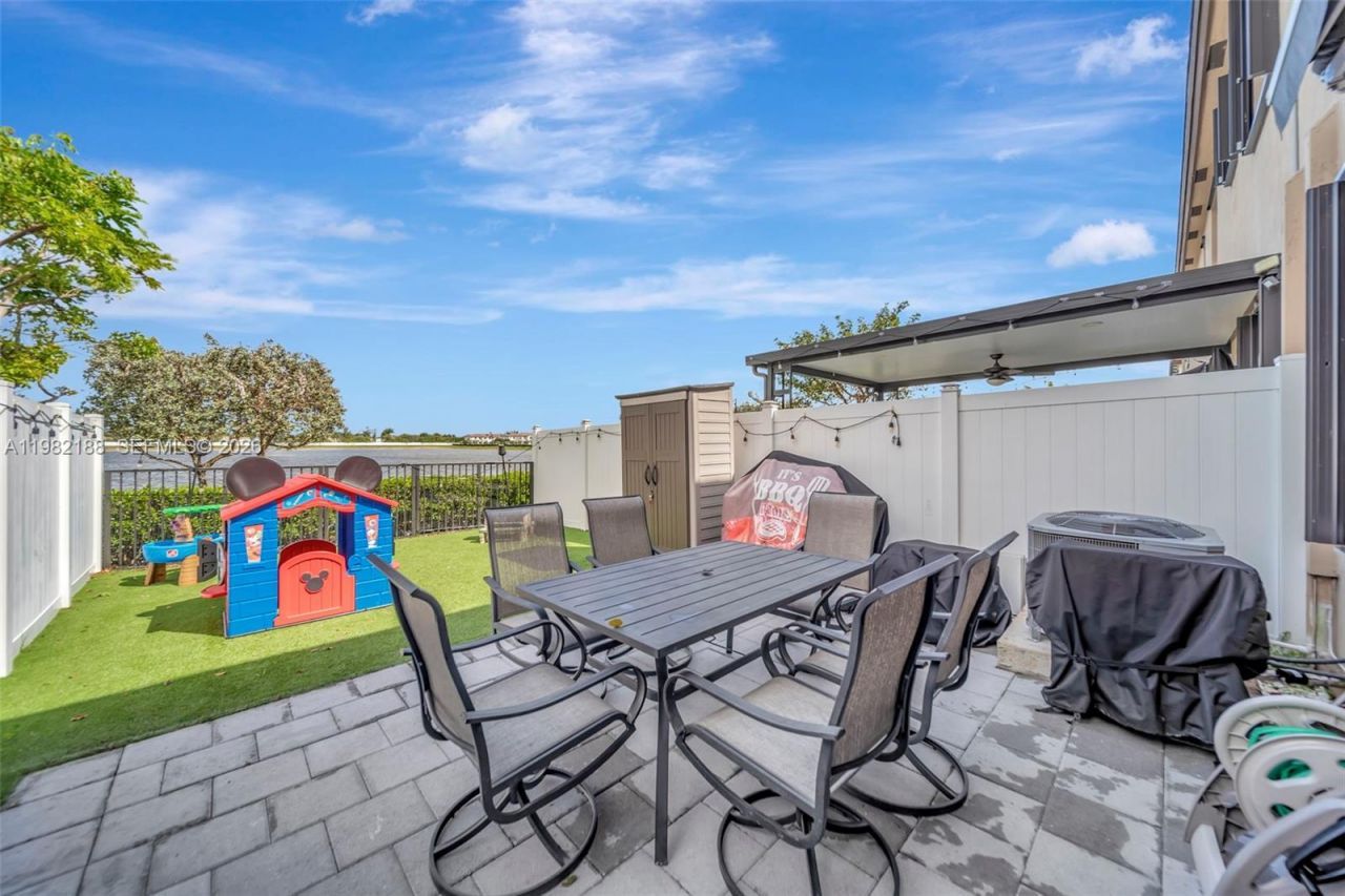 11295 W 34th Way , Hialeah Gardens, FL 33018 Photo