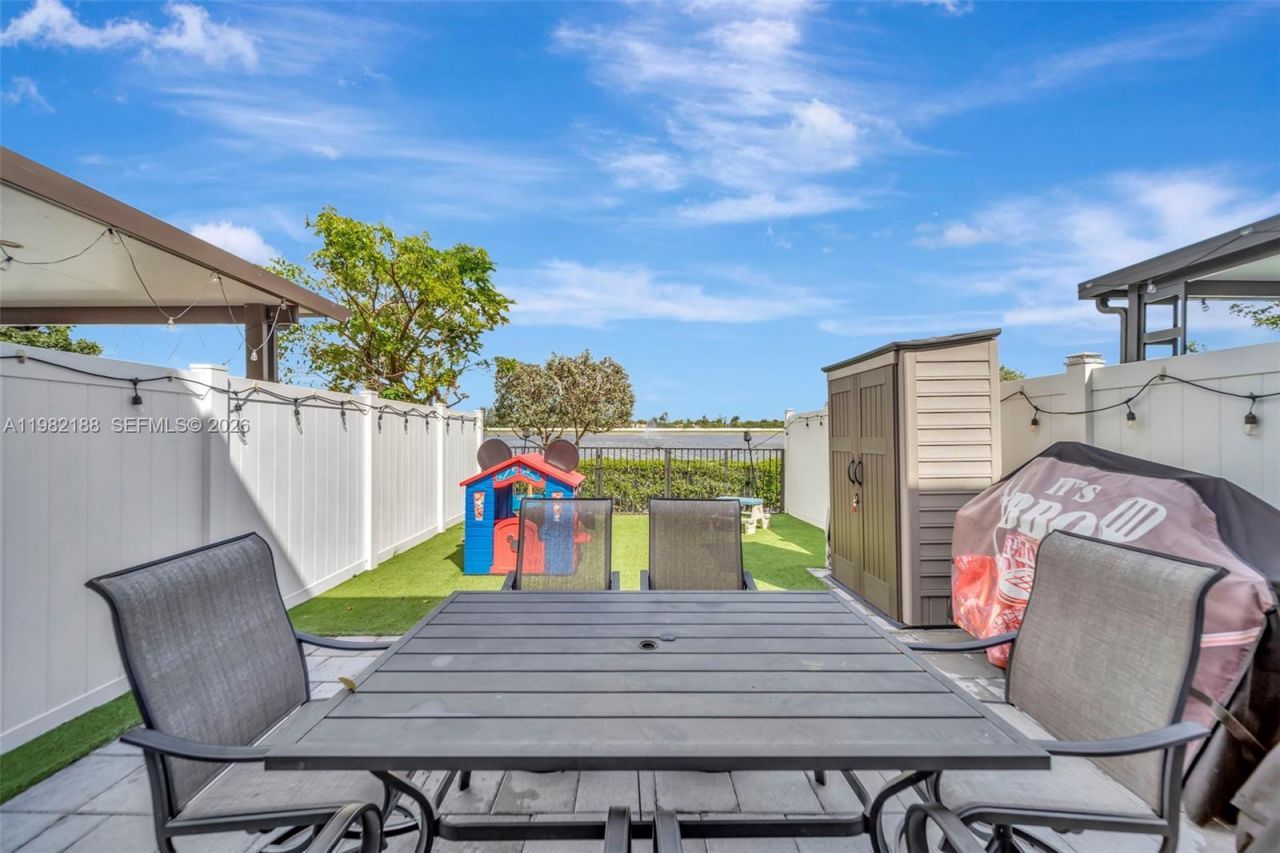 11295 W 34th Way , Hialeah Gardens, FL 33018 Photo