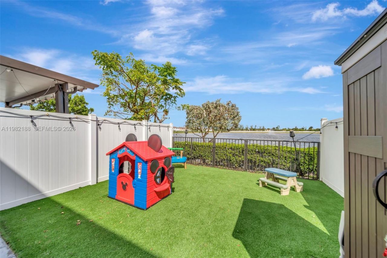 11295 W 34th Way , Hialeah Gardens, FL 33018 Photo