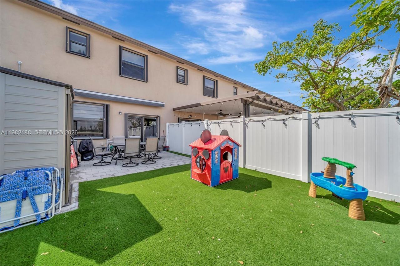 11295 W 34th Way , Hialeah Gardens, FL 33018 Photo