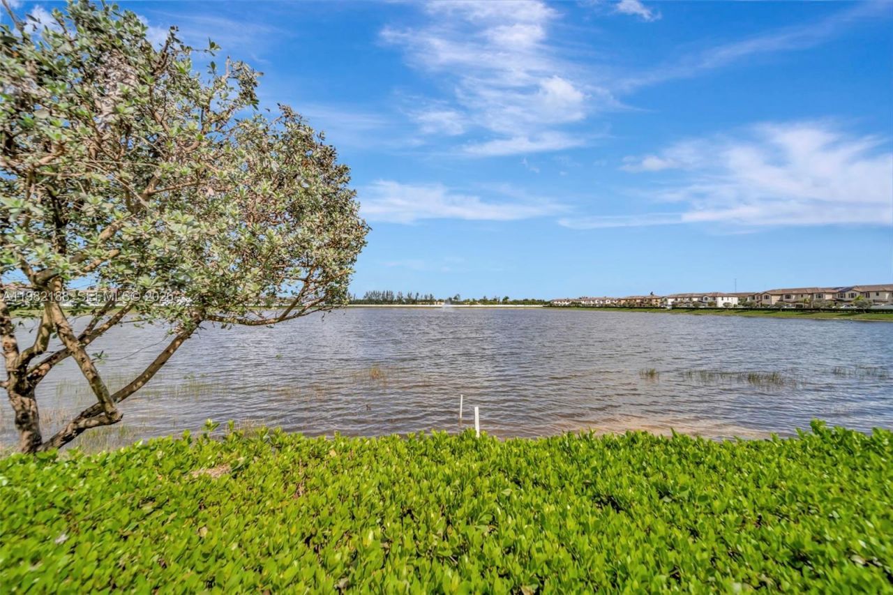 11295 W 34th Way , Hialeah Gardens, FL 33018 Photo