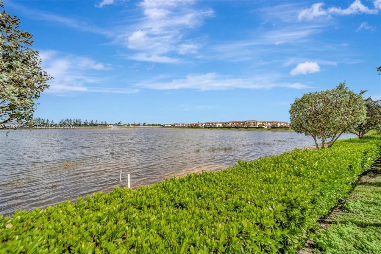 11295 W 34th Way , Hialeah Gardens, FL 33018 Photo