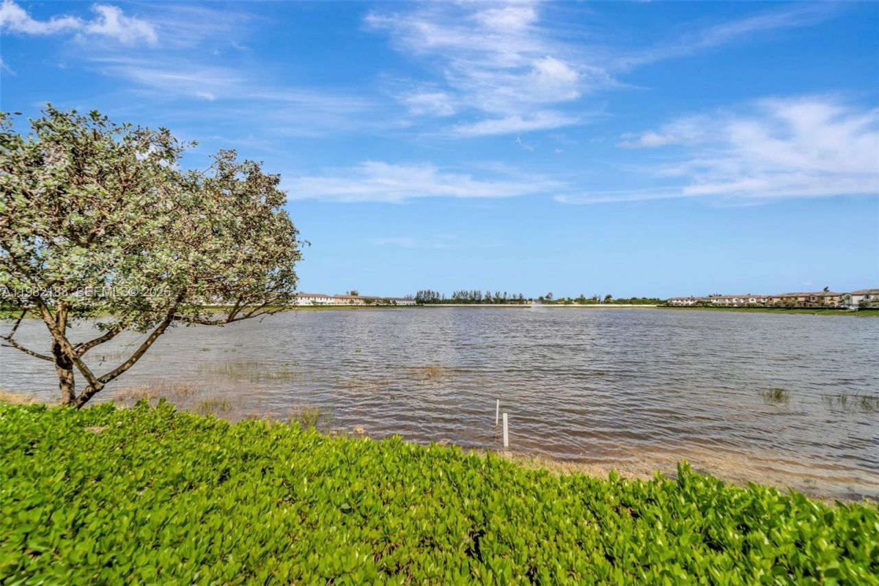 11295 W 34th Way , Hialeah Gardens, FL 33018 Photo