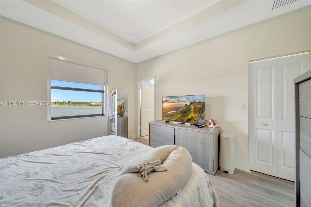 11295 W 34th Way , Hialeah Gardens, FL 33018 Photo