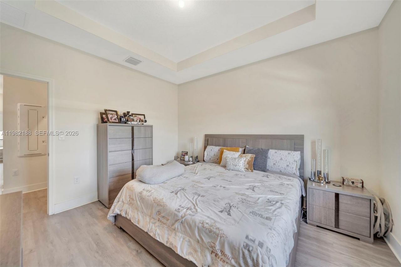 11295 W 34th Way , Hialeah Gardens, FL 33018 Photo