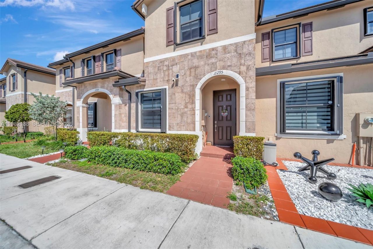 11295 W 34th Way , Hialeah Gardens, FL 33018 Photo