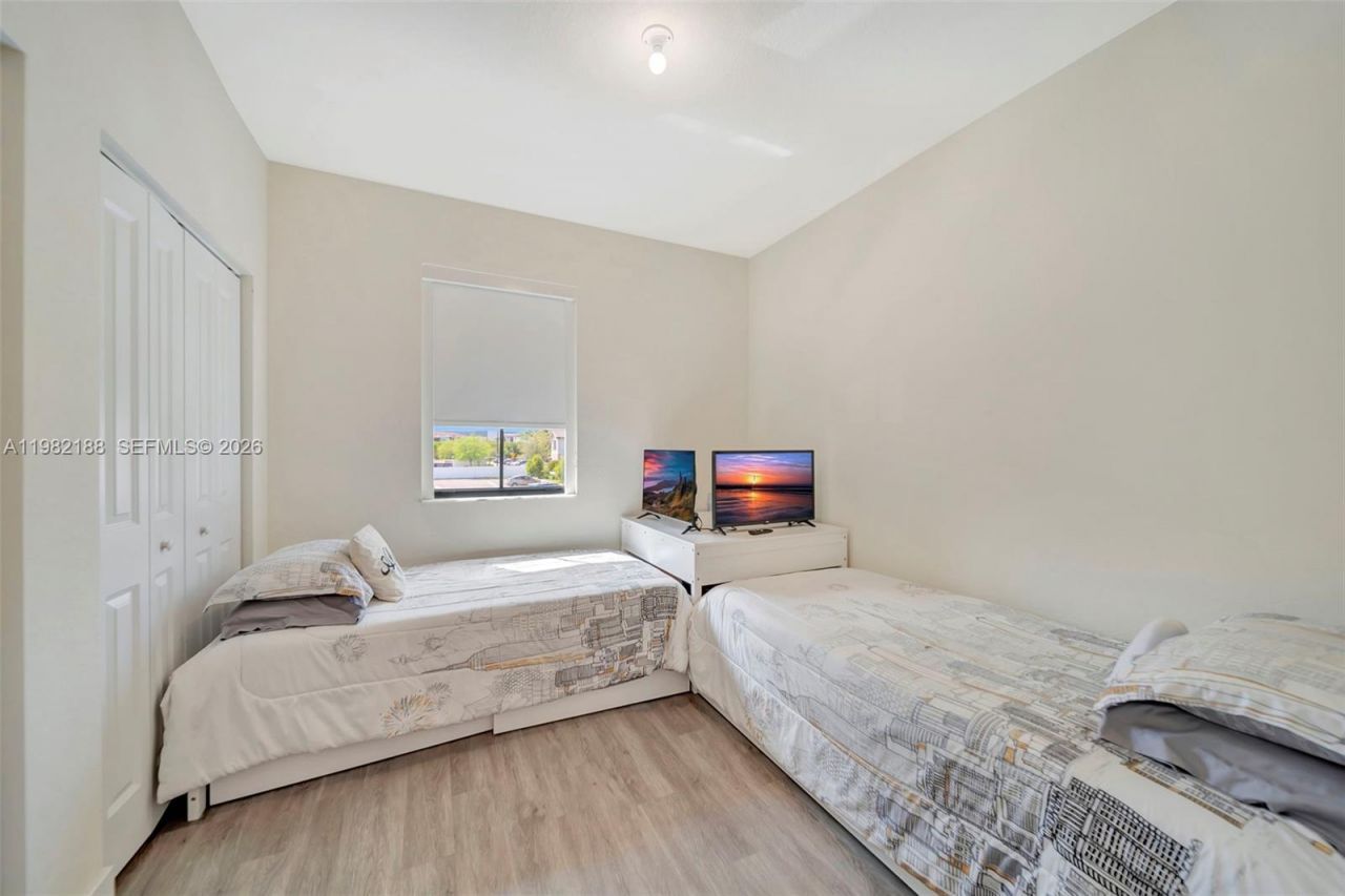 11295 W 34th Way , Hialeah Gardens, FL 33018 Photo