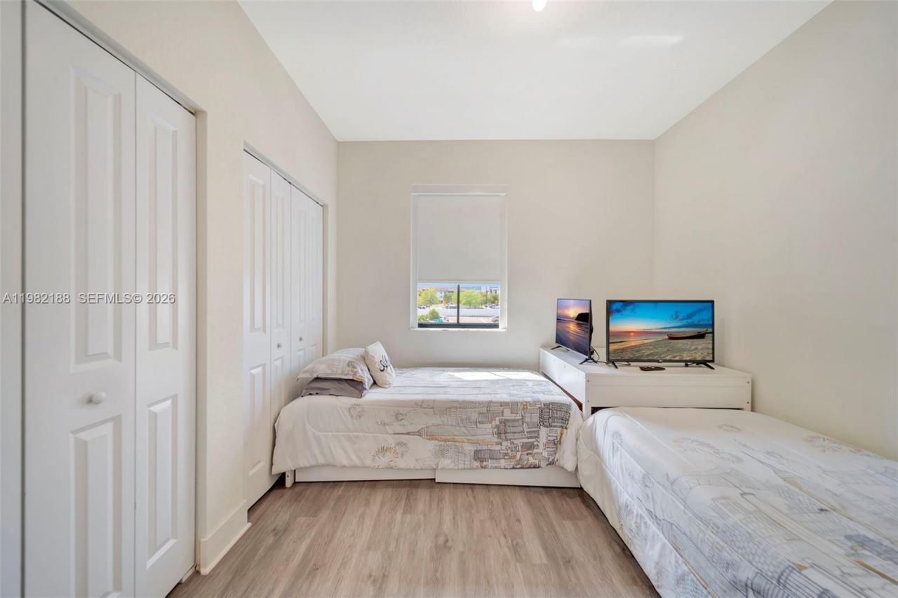 11295 W 34th Way , Hialeah Gardens, FL 33018 Photo