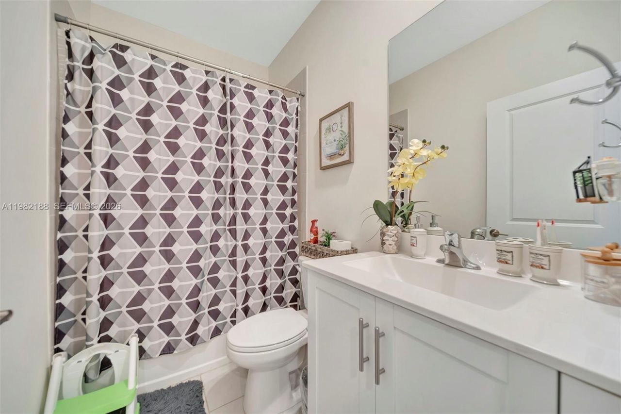 11295 W 34th Way , Hialeah Gardens, FL 33018 Photo