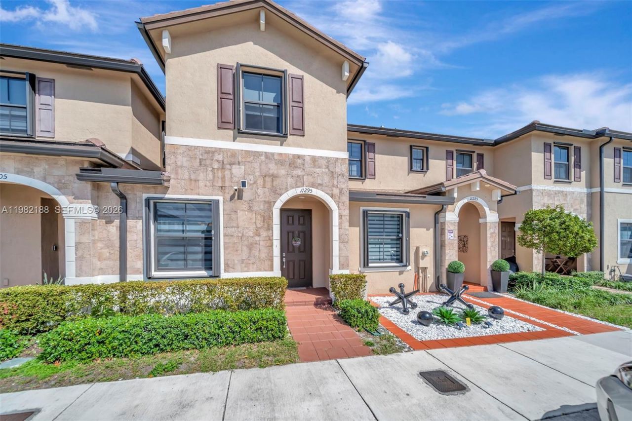 11295 W 34th Way , Hialeah Gardens, FL 33018 Photo