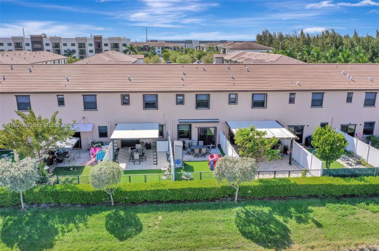 11295 W 34th Way , Hialeah Gardens, FL 33018 Photo