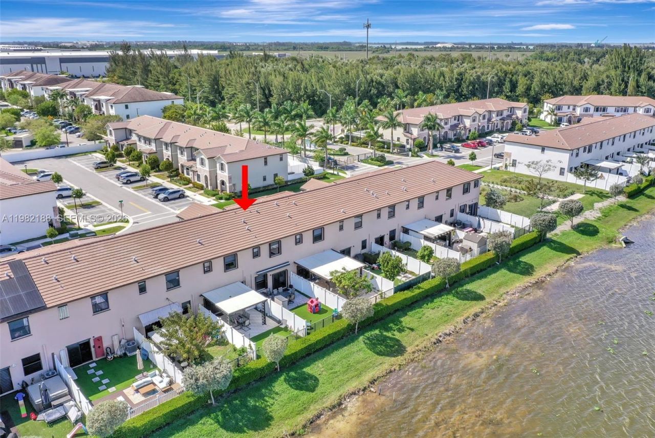 11295 W 34th Way , Hialeah Gardens, FL 33018 Photo