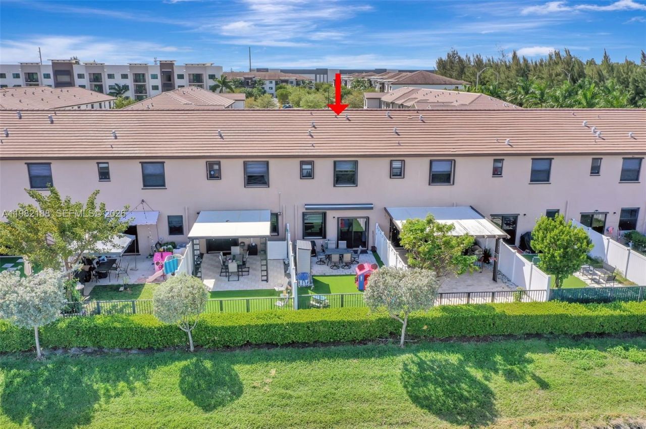 11295 W 34th Way , Hialeah Gardens, FL 33018 Photo