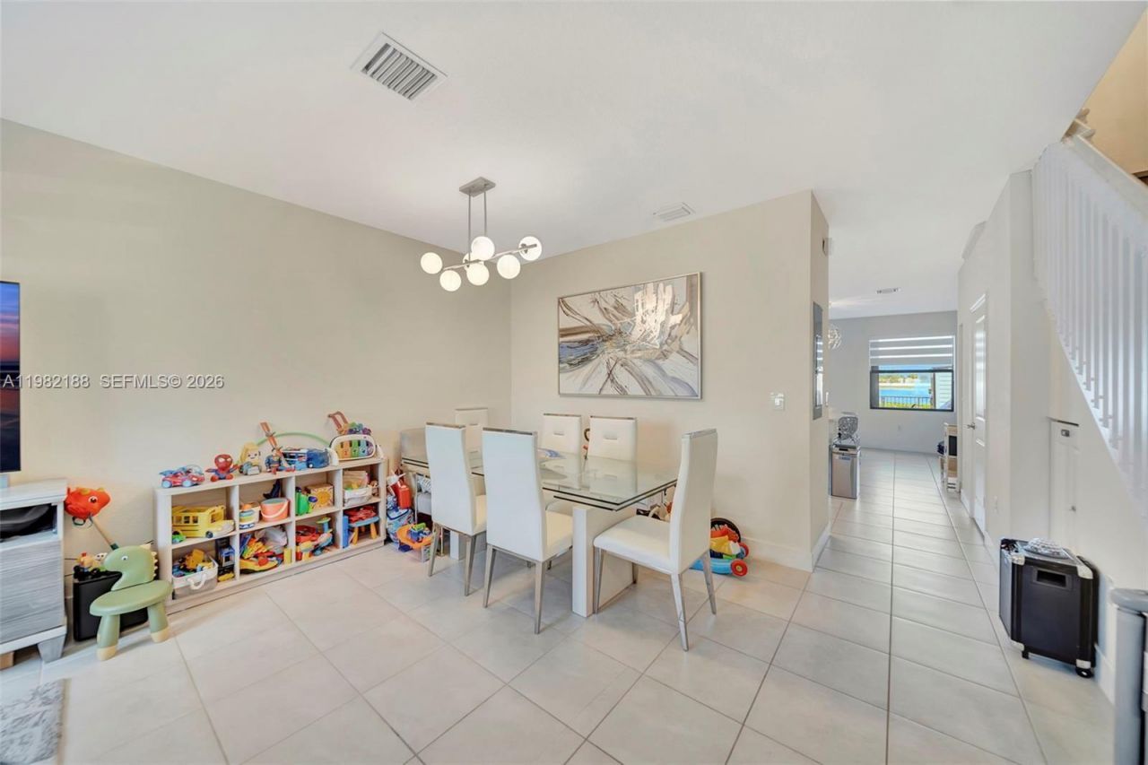 11295 W 34th Way , Hialeah Gardens, FL 33018 Photo