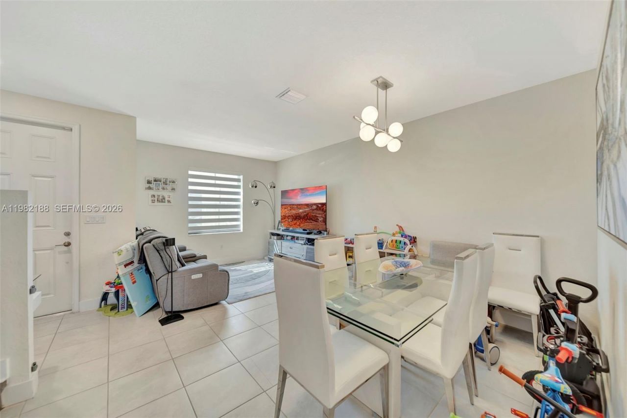 11295 W 34th Way , Hialeah Gardens, FL 33018 Photo