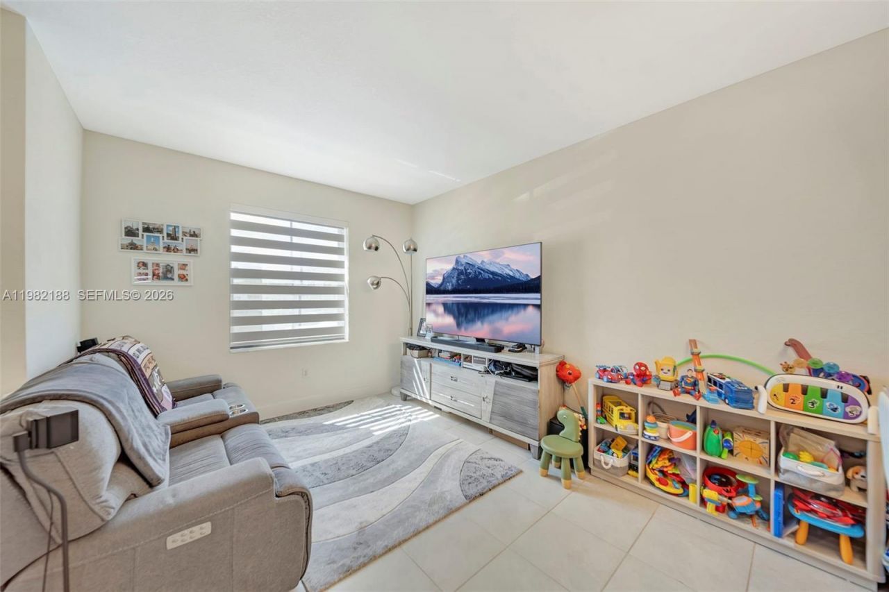 11295 W 34th Way , Hialeah Gardens, FL 33018 Photo