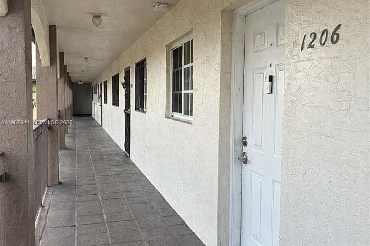 8851 NW 119th St , Unit 1206-1, Hialeah Gardens, FL 33018 Photo
