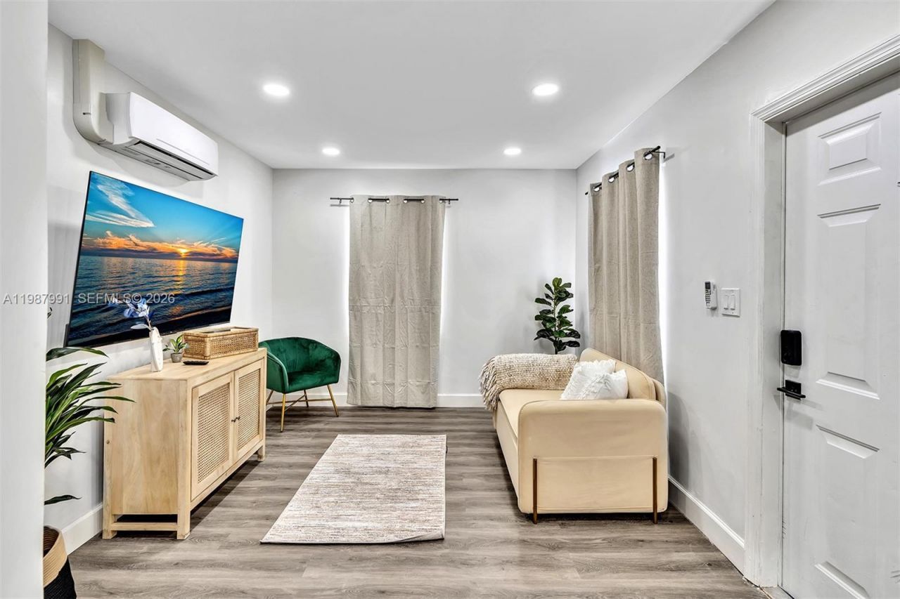 703 NE 7th St , Unit 5, Hallandale Beach, FL 33009 Photo