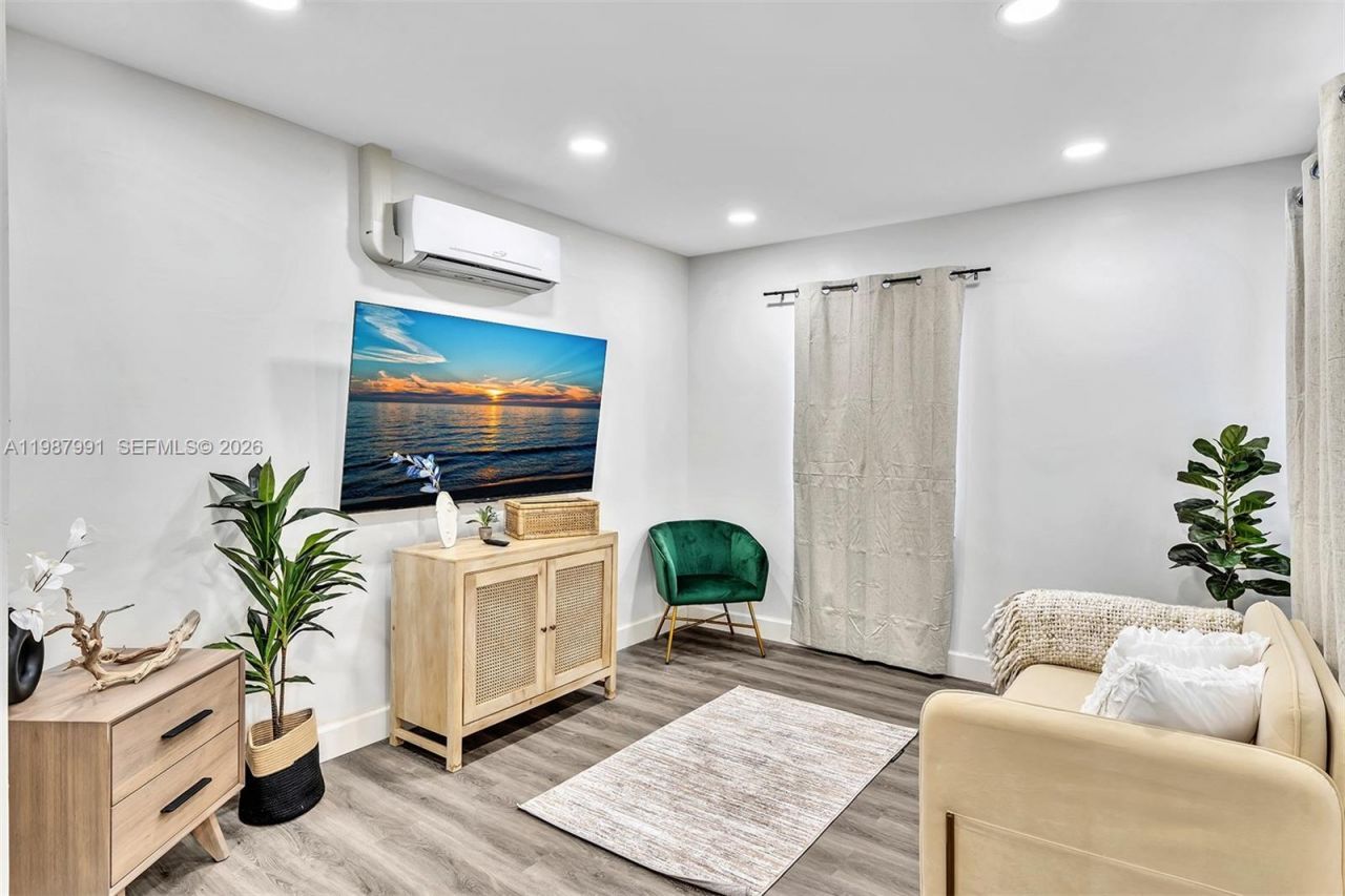 703 NE 7th St , Unit 5, Hallandale Beach, FL 33009 Photo