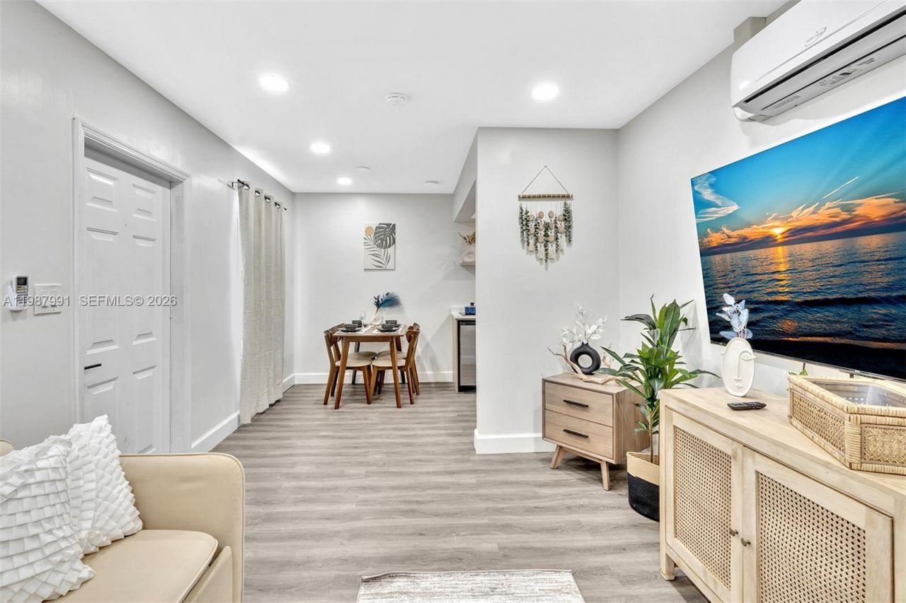 703 NE 7th St , Unit 5, Hallandale Beach, FL 33009 Photo