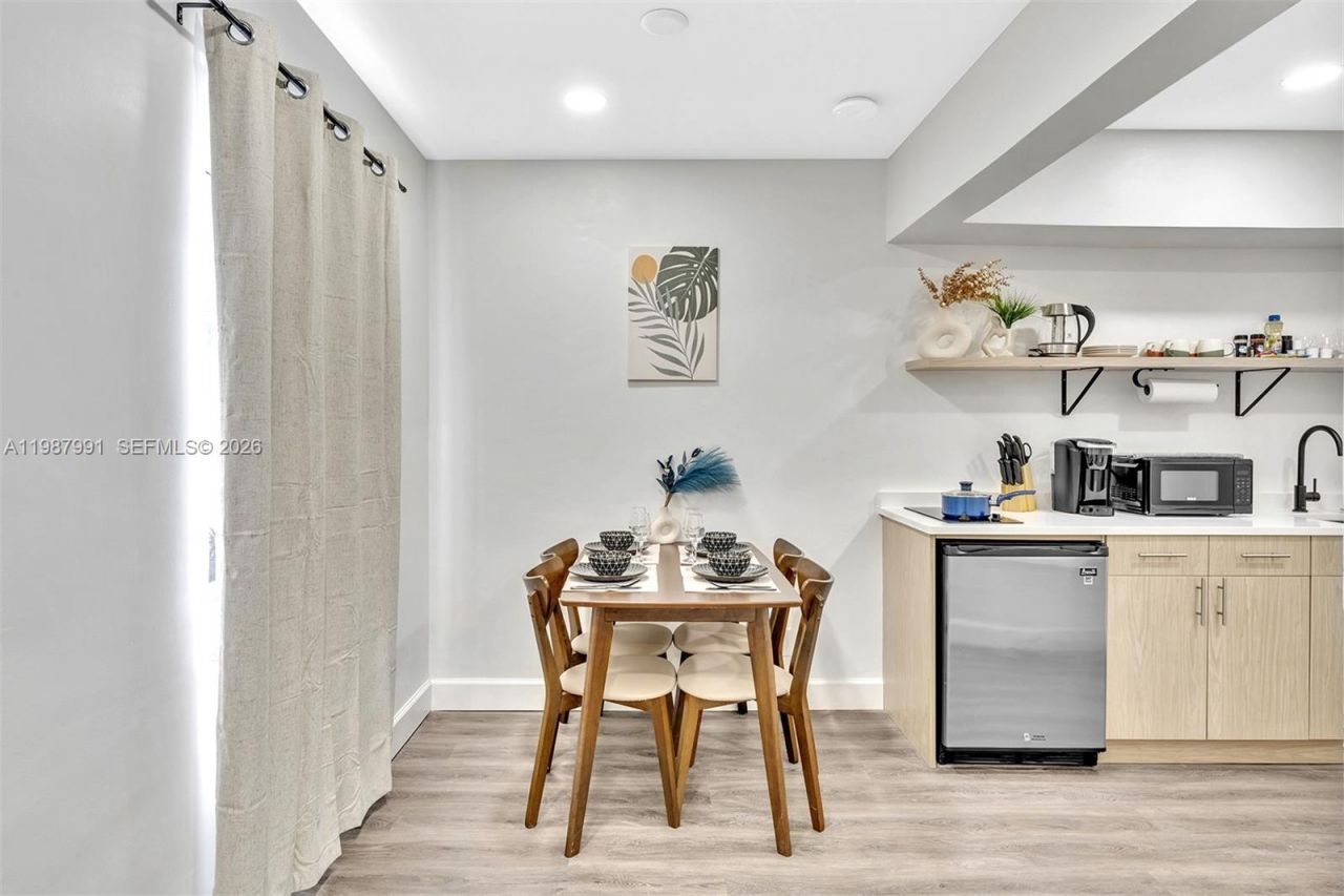 703 NE 7th St , Unit 5, Hallandale Beach, FL 33009 Photo