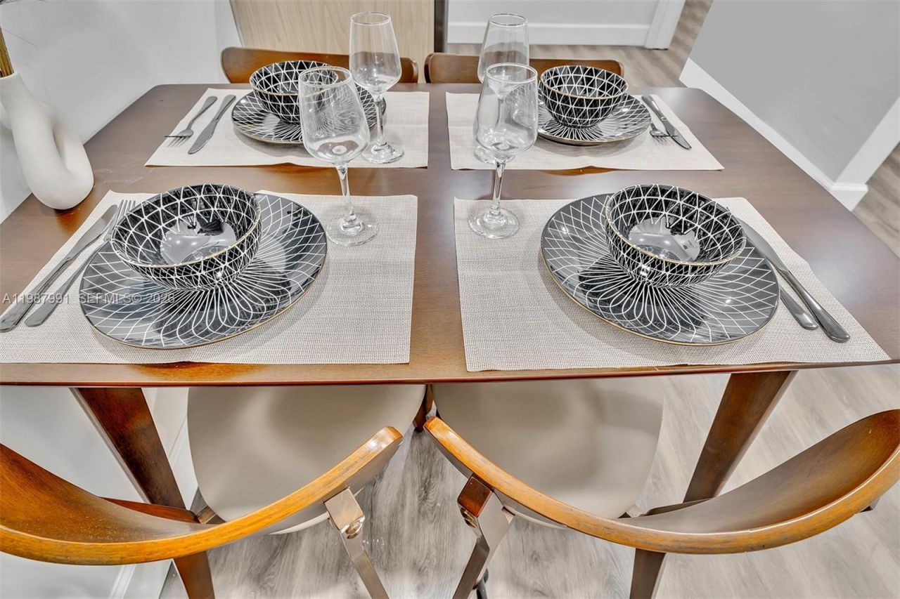 703 NE 7th St , Unit 5, Hallandale Beach, FL 33009 Photo