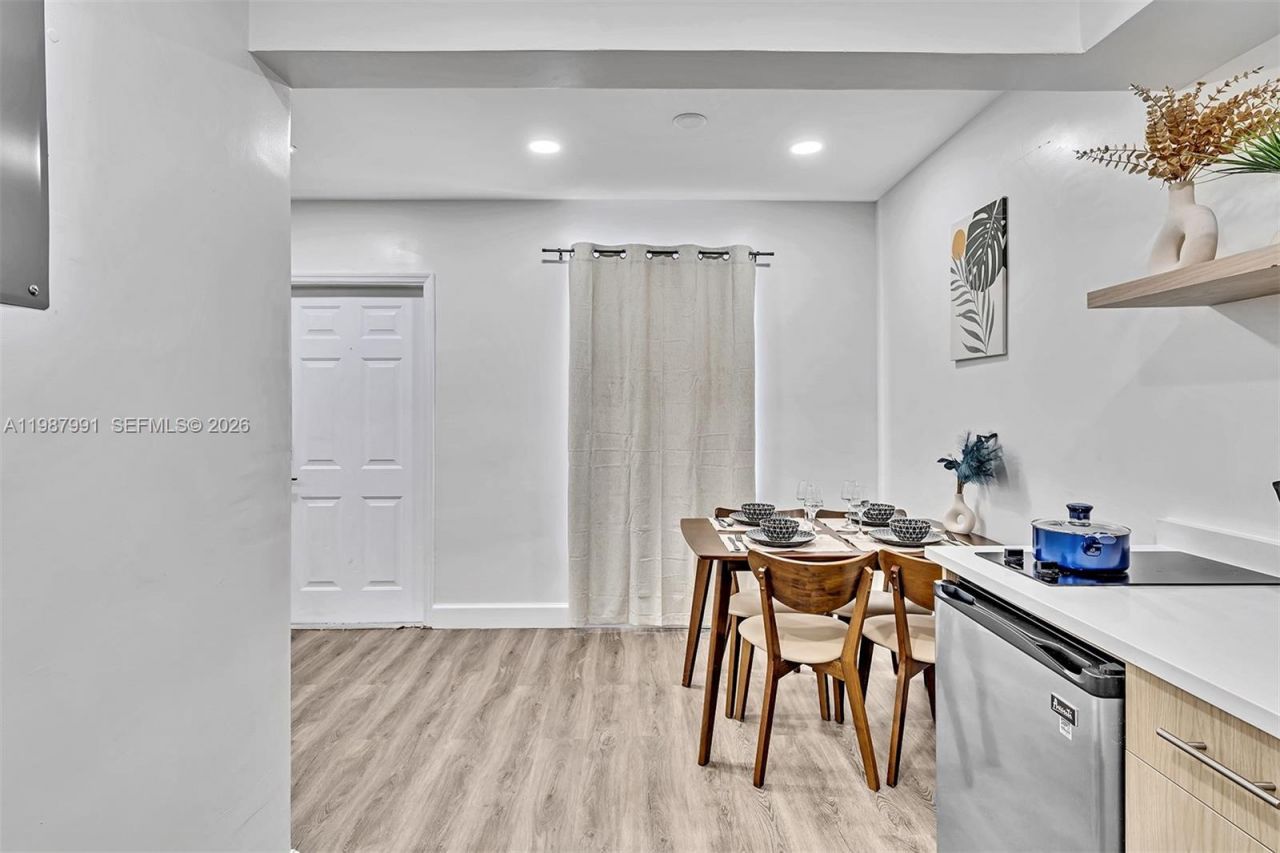 703 NE 7th St , Unit 5, Hallandale Beach, FL 33009 Photo