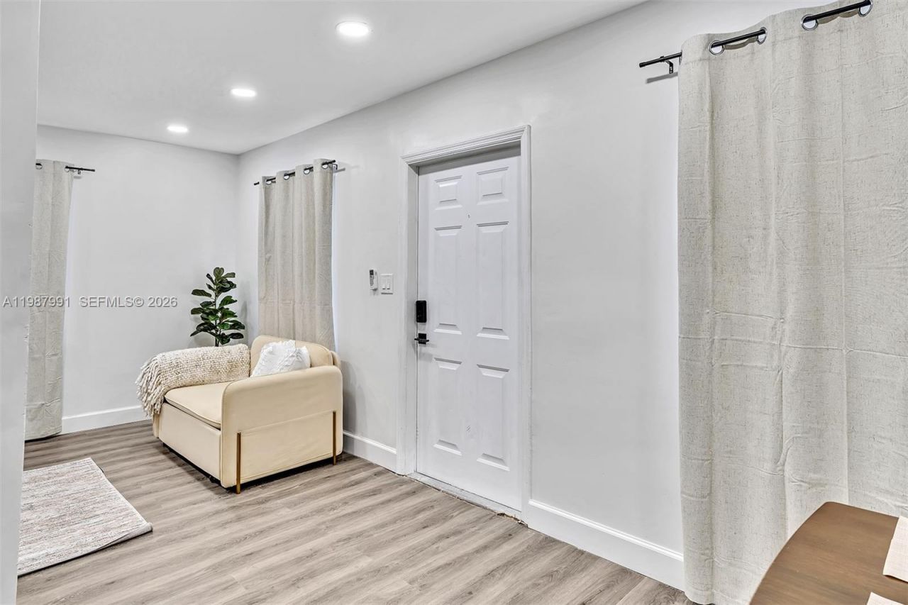 703 NE 7th St , Unit 5, Hallandale Beach, FL 33009 Photo