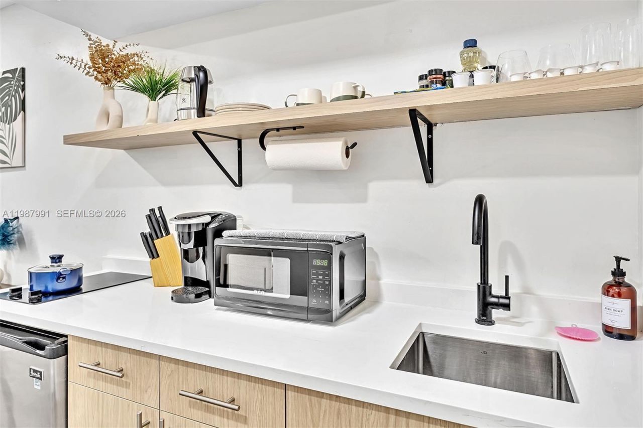 703 NE 7th St , Unit 5, Hallandale Beach, FL 33009 Photo