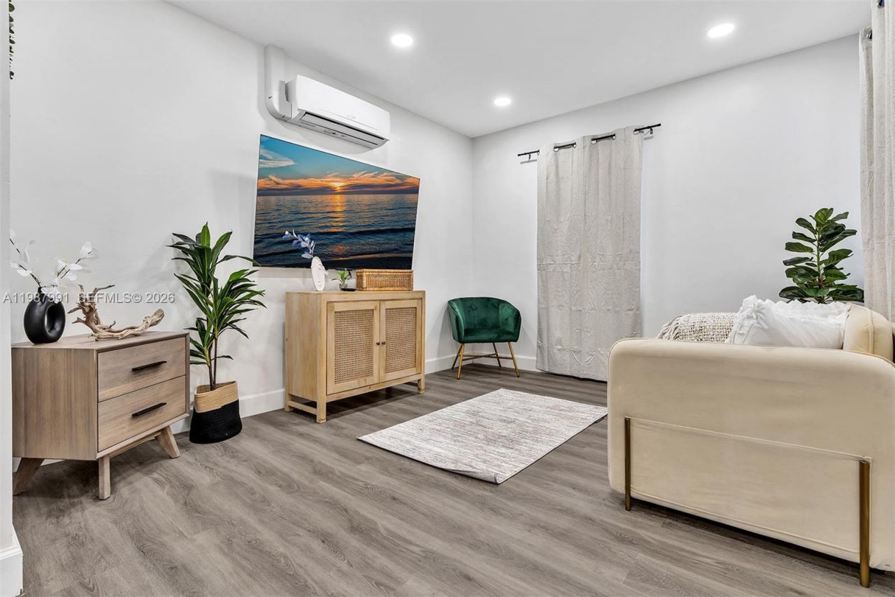 703 NE 7th St , Unit 5, Hallandale Beach, FL 33009 Photo