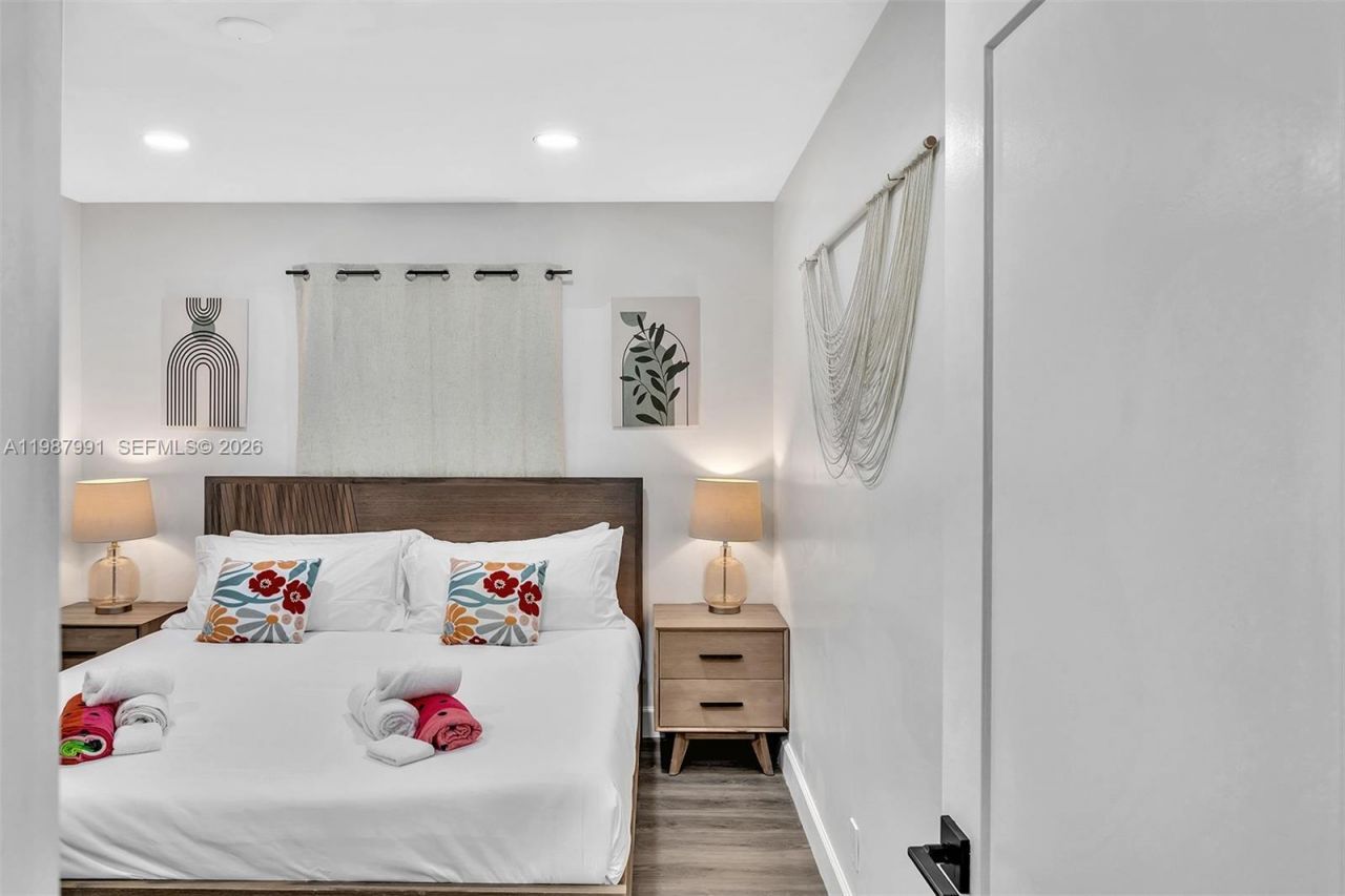 703 NE 7th St , Unit 5, Hallandale Beach, FL 33009 Photo