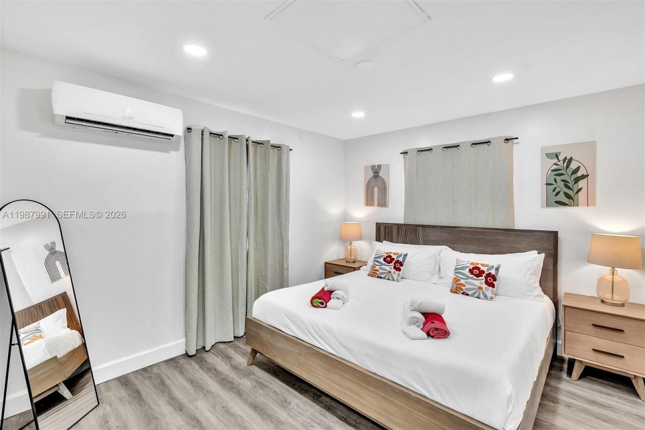 703 NE 7th St , Unit 5, Hallandale Beach, FL 33009 Photo