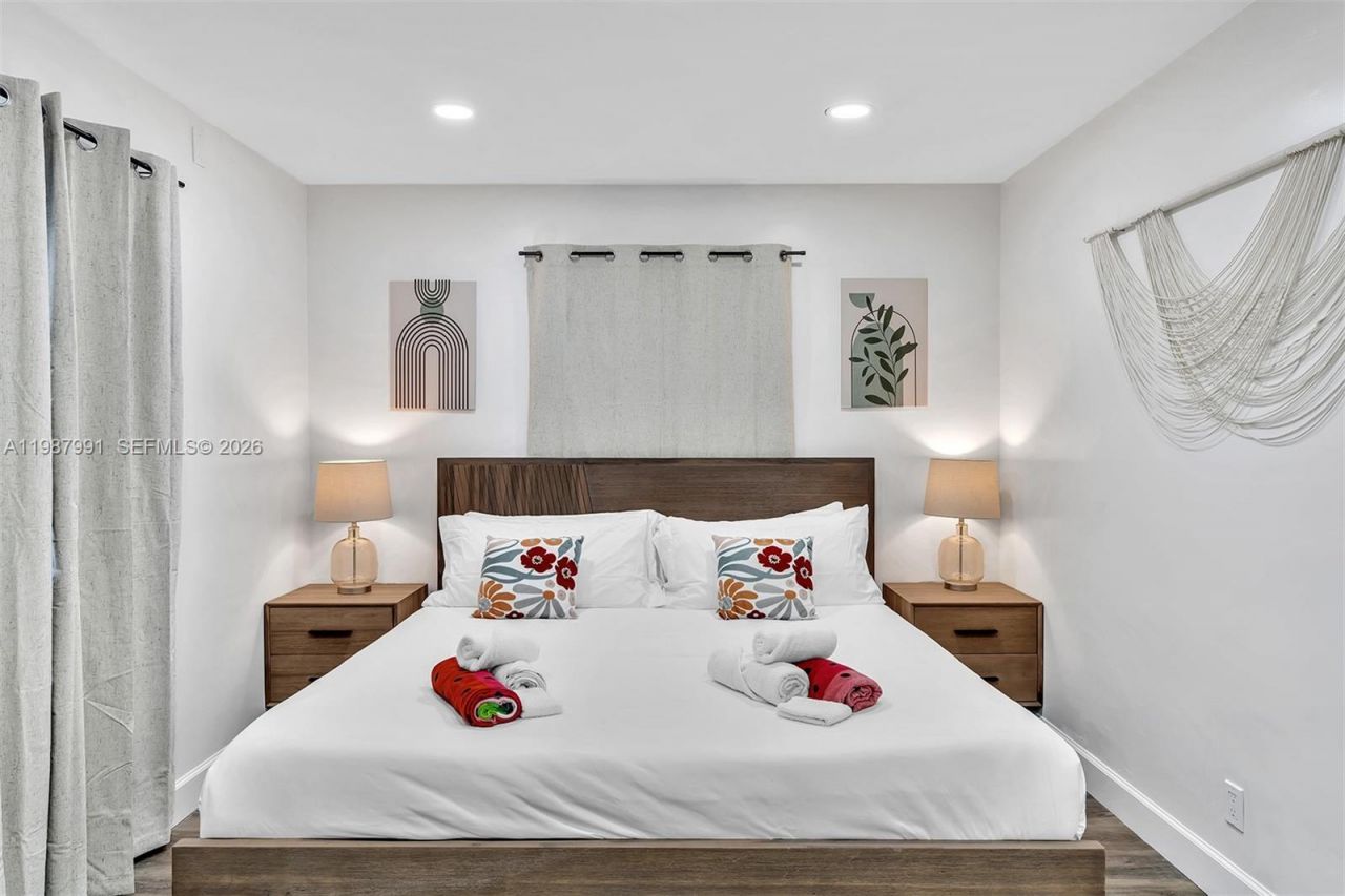 703 NE 7th St , Unit 5, Hallandale Beach, FL 33009 Photo