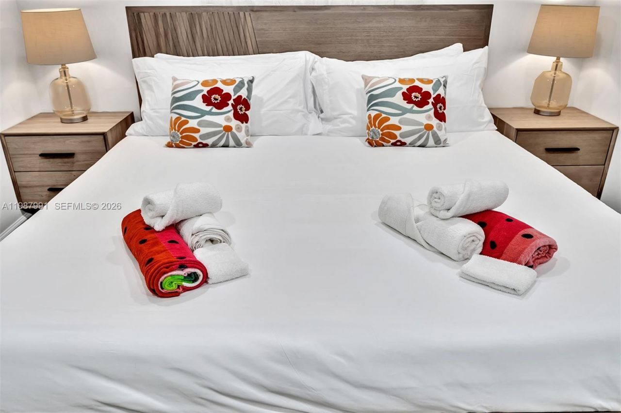 703 NE 7th St , Unit 5, Hallandale Beach, FL 33009 Photo