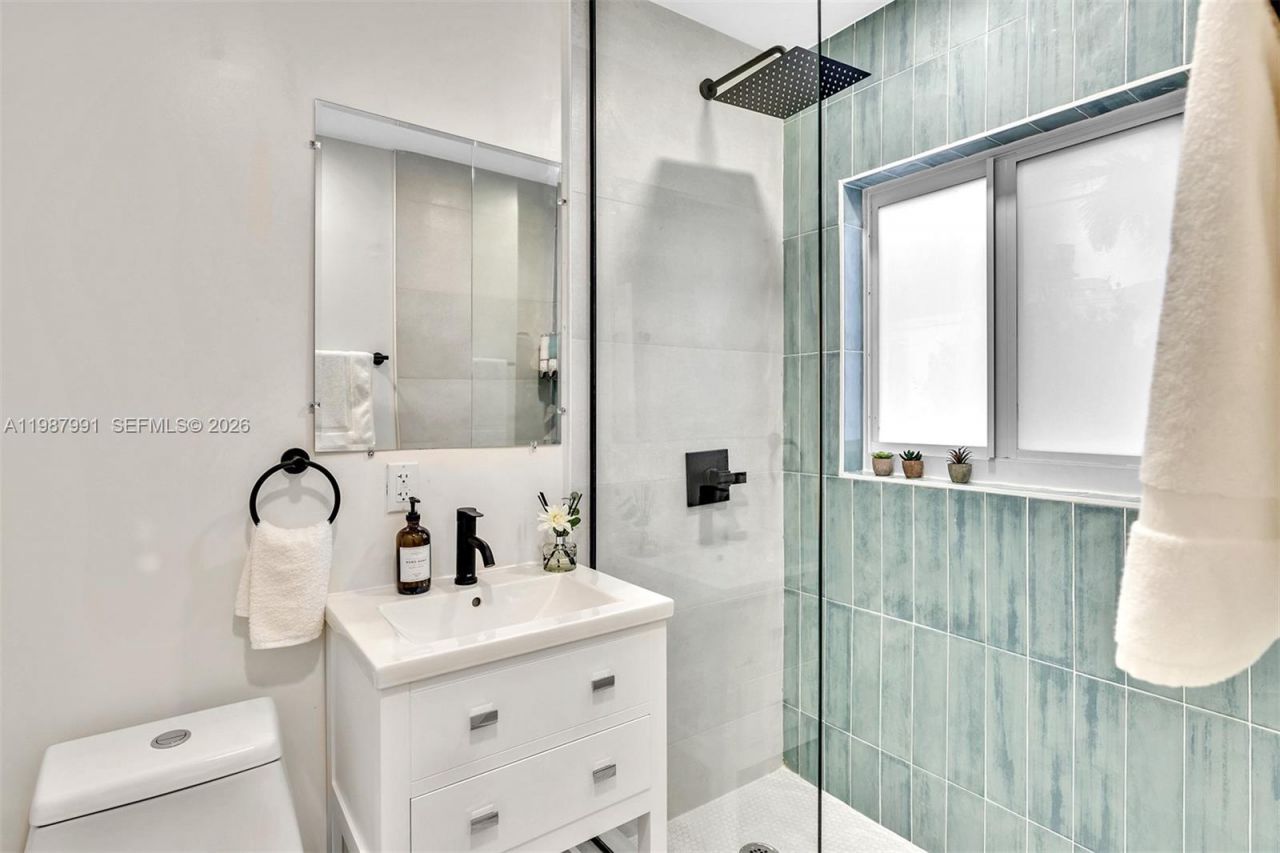 703 NE 7th St , Unit 5, Hallandale Beach, FL 33009 Photo