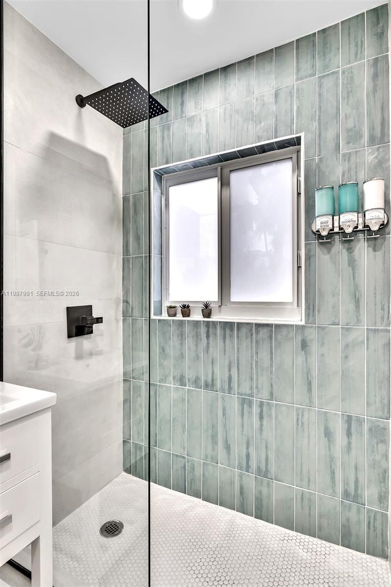 703 NE 7th St , Unit 5, Hallandale Beach, FL 33009 Photo