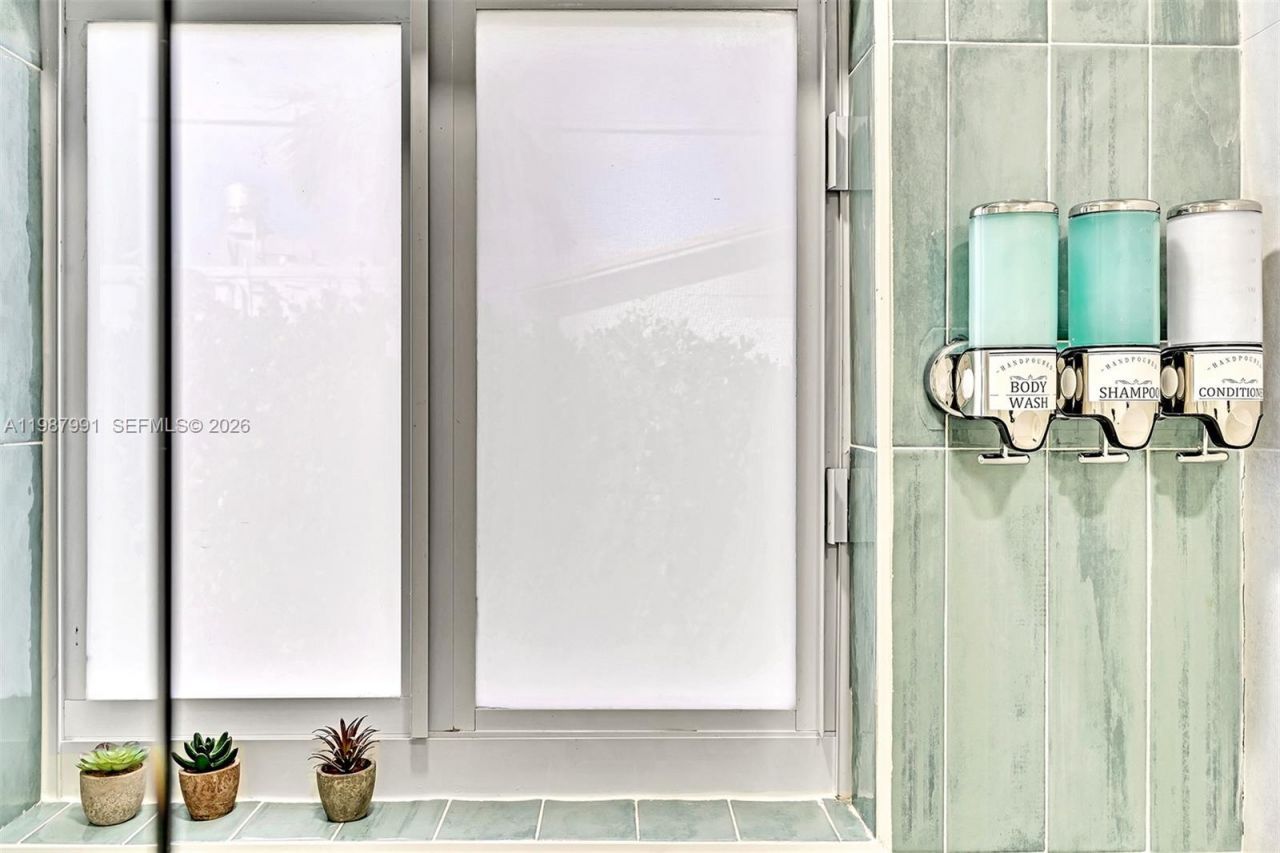 703 NE 7th St , Unit 5, Hallandale Beach, FL 33009 Photo