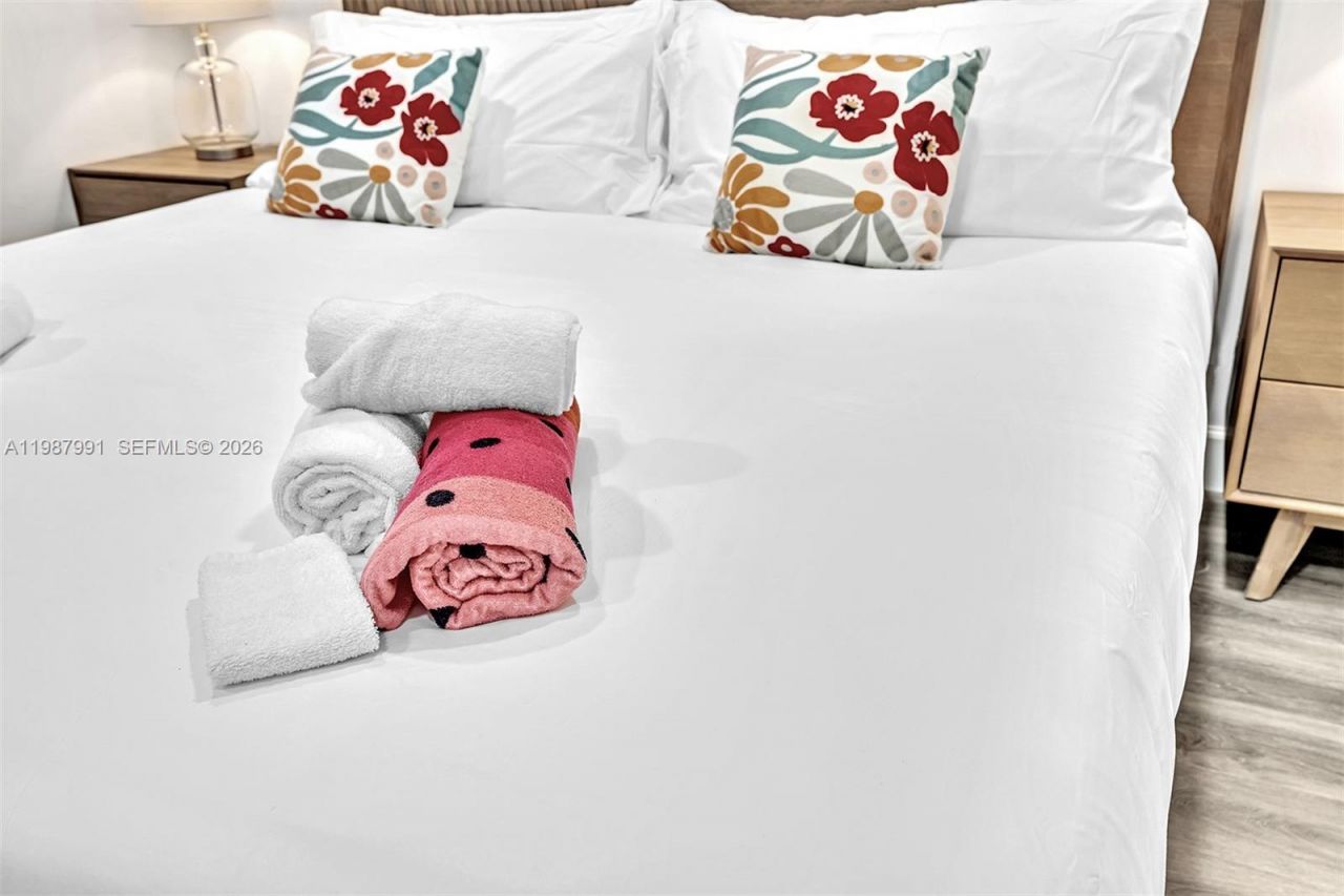 703 NE 7th St , Unit 5, Hallandale Beach, FL 33009 Photo