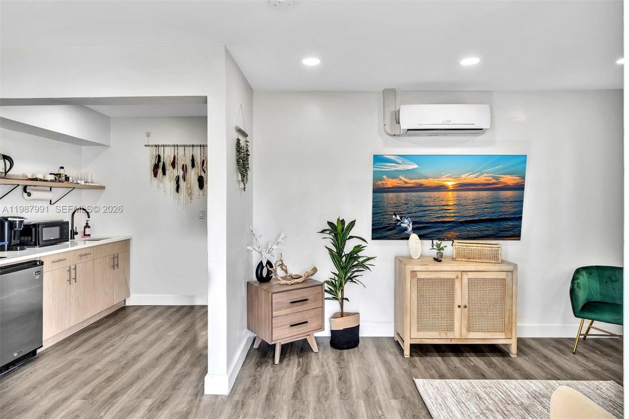 703 NE 7th St , Unit 5, Hallandale Beach, FL 33009 Photo