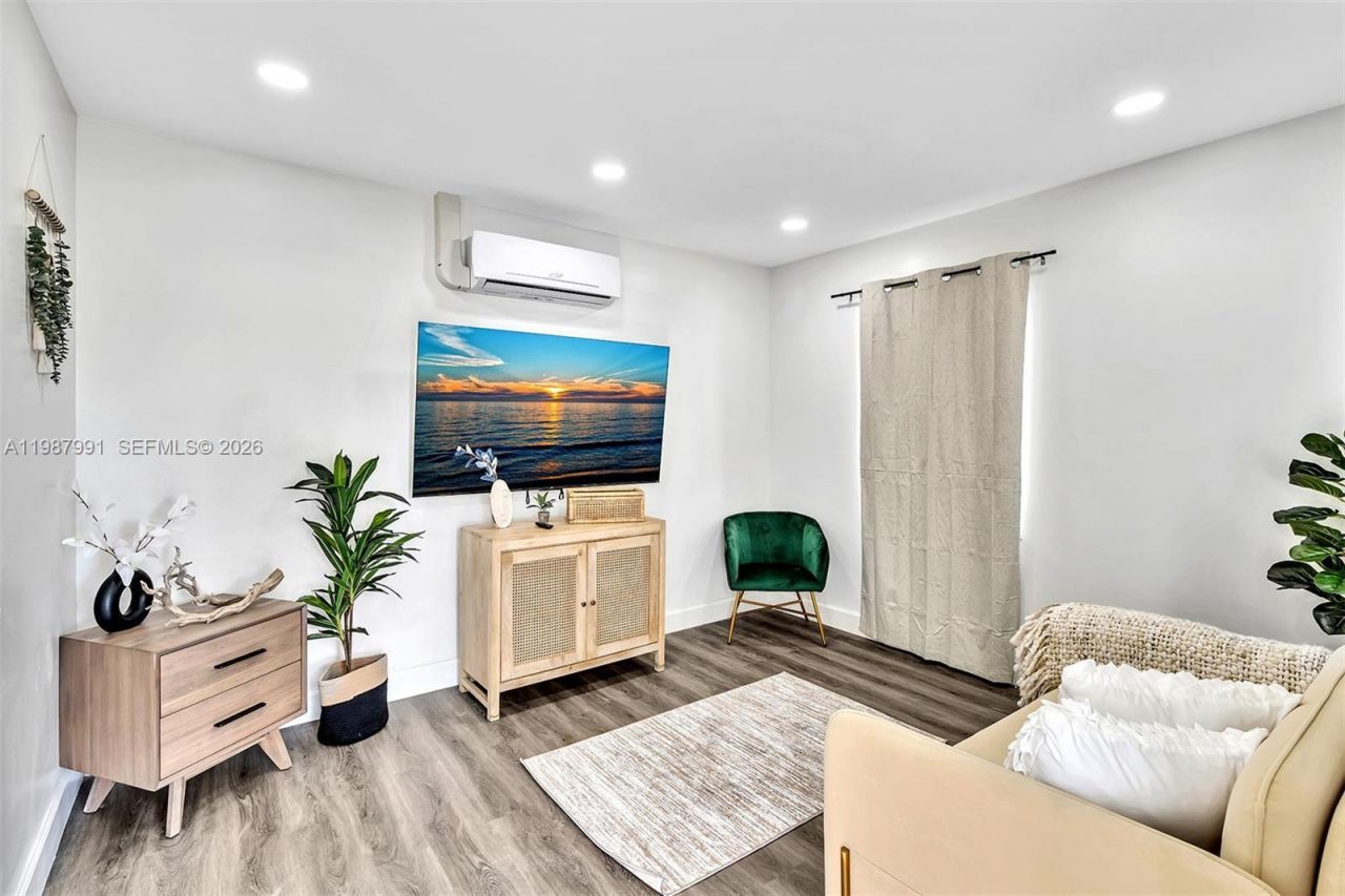 703 NE 7th St , Unit 5, Hallandale Beach, FL 33009 Photo