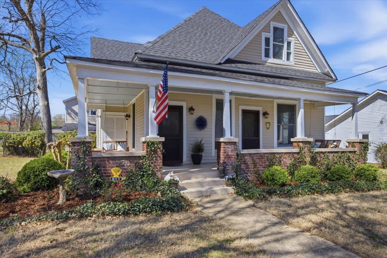 611 Tombigbee St, Florence, AL 00000 Main Photo