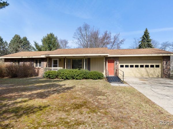 17075 Lakeview Rd., Holland, MI 49424