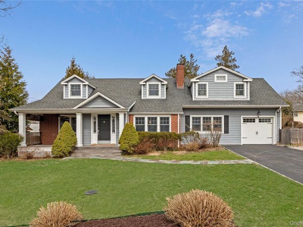 58 Roosevelt Avenue , Glen Head, NY 11545