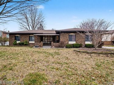 1845 Shenandoah Drive, Troy, MI 48085