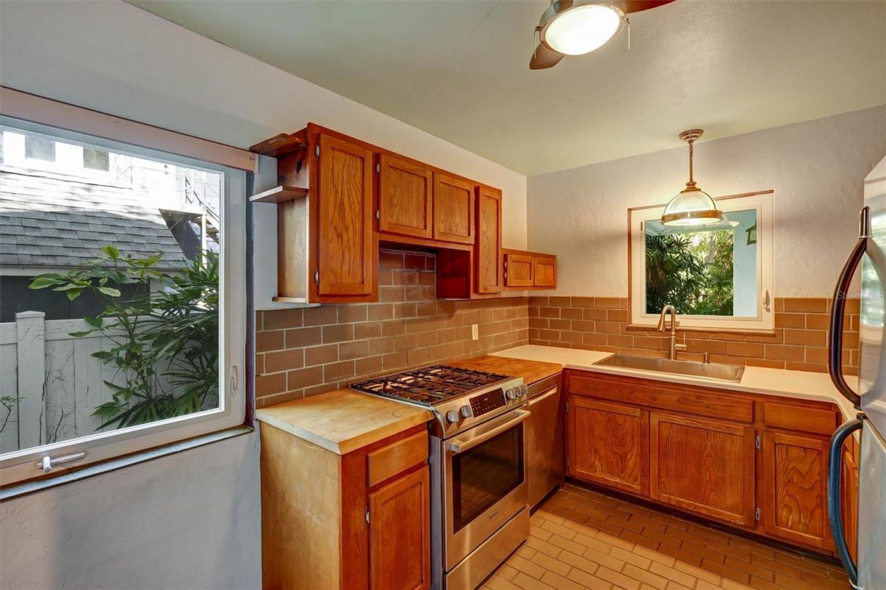 151 20th Avenue S, Saint Petersburg, FL 33705 Photo